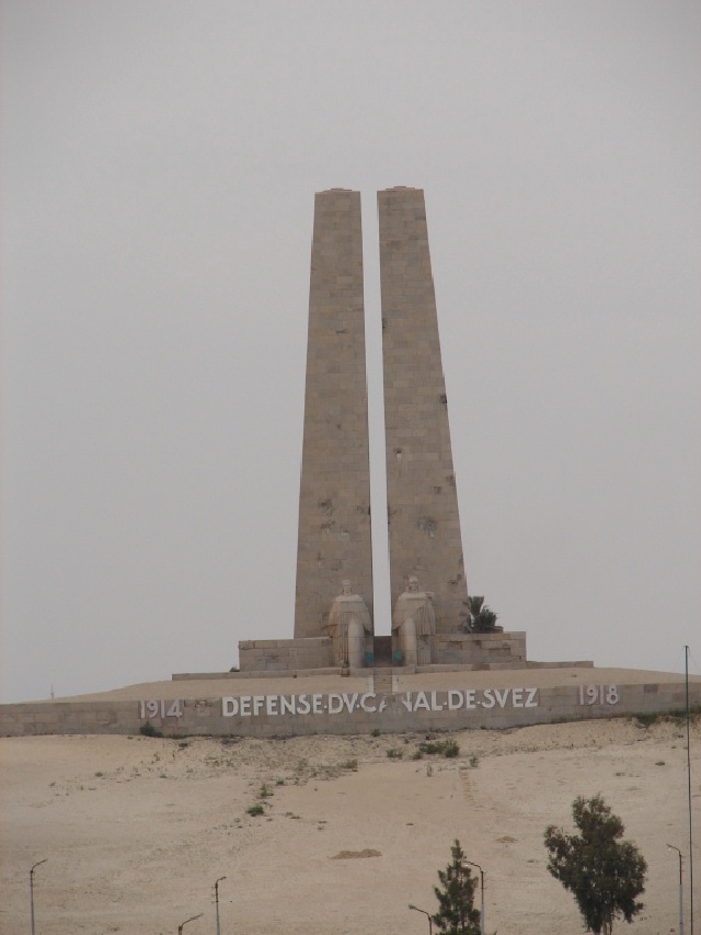 2008/03(March)/AroundTheWorld/Suez Post/640x480_WW1 Memorial.JPG